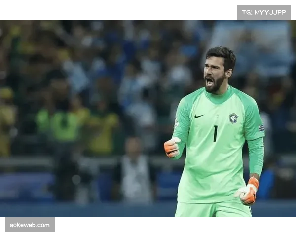 戈麦斯与阿利松相撞伤退，利物浦后防再添伤病隐患